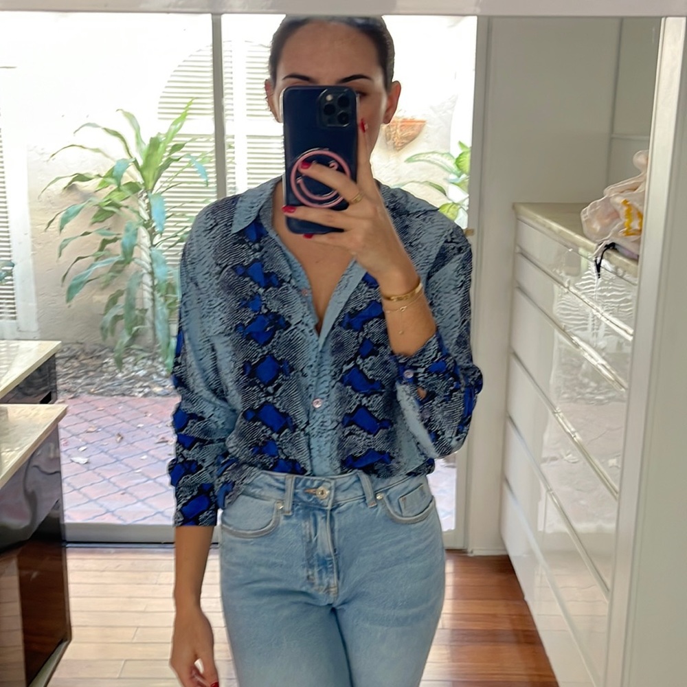 Equipment button down